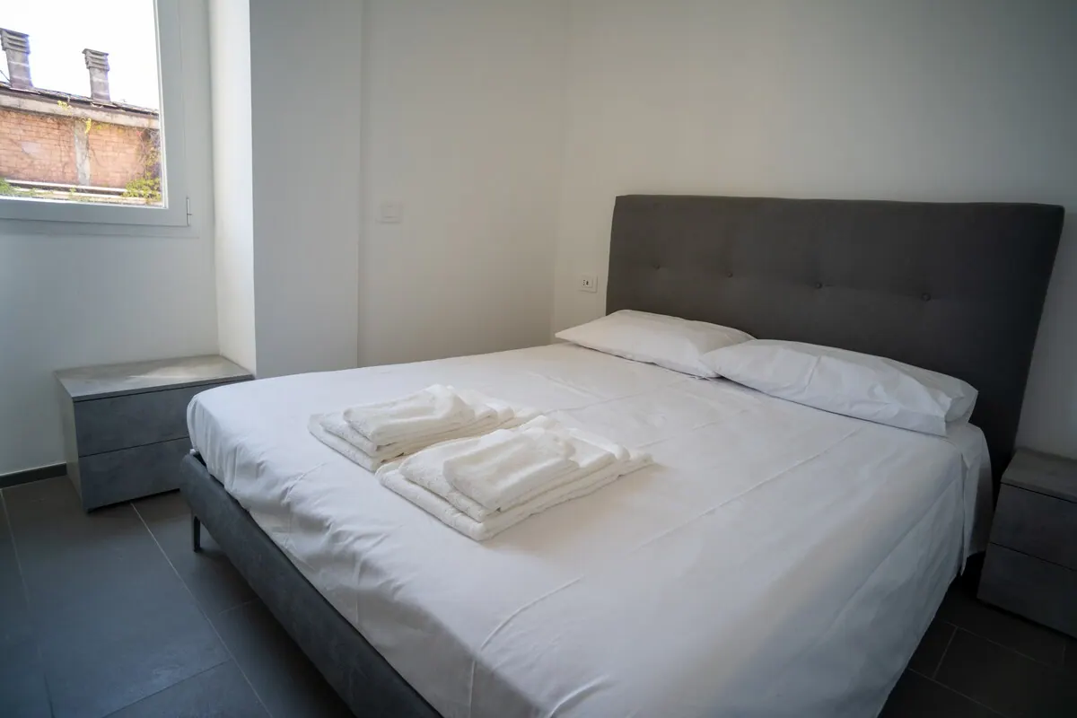 Nevoso 15, camera da letto 1 — appartamento a Lambrate, Milano