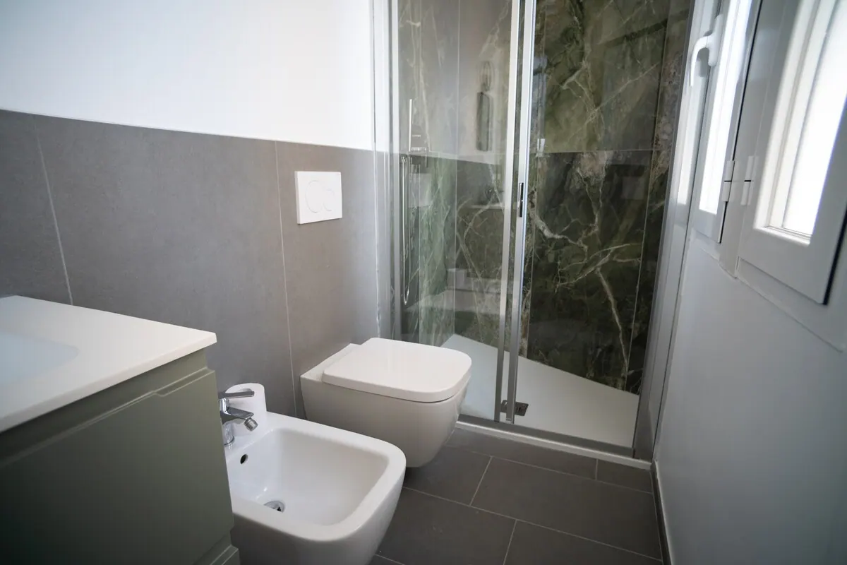 Nevoso 15, bagno 1 — appartamento a Lambrate, Milano