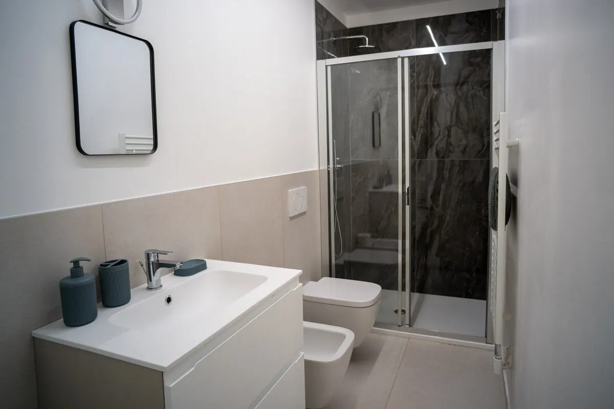 Nevoso 17, bagno 1 — appartamento a Lambrate, Milano